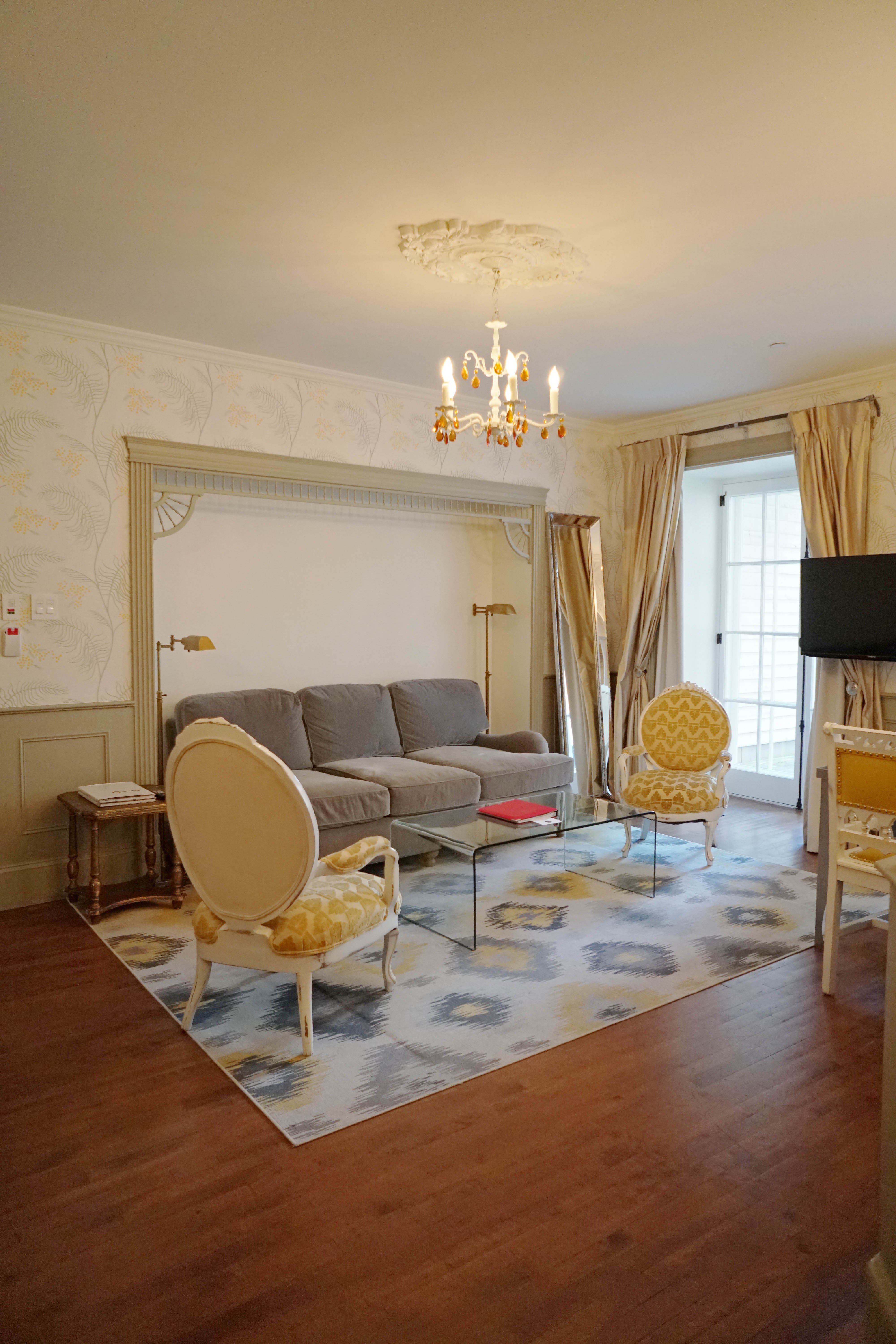 Living room in Auberge Saint Antoine Luxury Hotel Quebec City