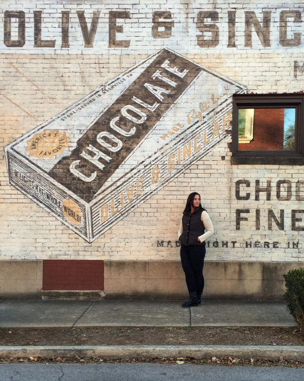Nashville might be one of my favorite cities in the south.  There's so much charm and rich culture everywhere.  I couldn't resist taking a portrait of my friend @museumgirl70 in front of this fabulous mural on the side of the Olive & Sinclair Chocolate factory building.  The artisanal chocolate is delish!