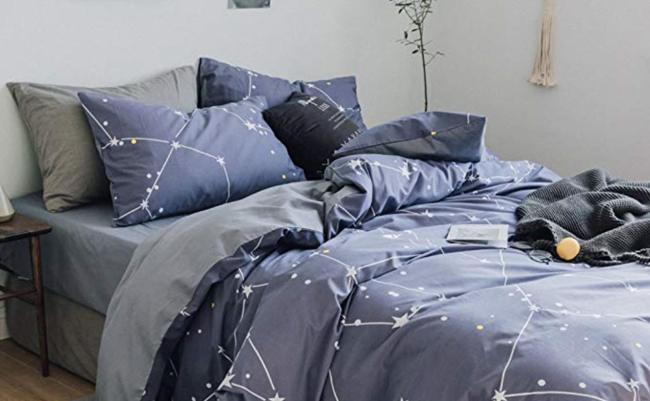 Stars bed sheet duvet How to Decorate a Travel Themed Bedroom